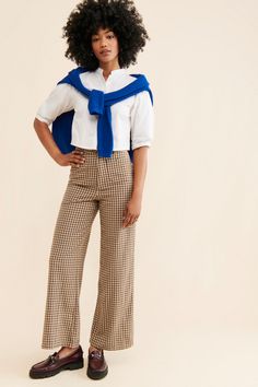 Fun Business Outfits Women, Hot Summer Work Outfits Office Casual, Professional Artist Outfit, Yellow Slacks Outfit, Funky Corporate Fashion, Colorful Office Outfits Women, Summer Corporate Outfits Work Attire, Finance Outfits Women, Colourful Work Outfit