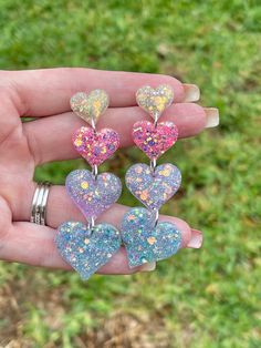 Chain of Hearts - glitter resin earrings - various colors - handmade jewelry Era Outfits, Chain Of Hearts, Taylor Outfits, Taylor Swift Tour Outfits, Concert Looks, Pink Lavender