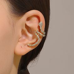 ✦ Unleash your inner Egirl and slither into style with our Snake Ear Cuffs. These cool earrings require no piercing, making them perfect for anyone. Available in both gold and silver, these stylish snake ear cuffs are sure to add a playful touch to any outfit. (Warning: may cause extreme confidence and frequent compliments.) ----------- DETAILS ----------- *Sold in Piece - Color: Gold/ Silver - Option: Left Ear / Right Ear - Size(Length*Width): 2.8cm*1.4cm - Materials: Alloy - SKU: R2563 Extreme Confidence, Snake Ears, Ear Cuff Jewelry, Halloween Party Gifts, Nose Rings Hoop, Alloy Earrings, Snake Earrings, Crystal Hoop Earrings, Snake Design