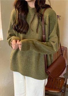 Green Sweater Work Outfit, Green Comfy Outfit, Green Knit Sweater Outfit, Brown And Green Outfits, Green Knitted Sweater, Green Sweater Outfit, Green Sweater Top, Knit Sweat, Green Sweaters