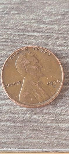 1944. Wheat Penny, this penny has two hours. One is the "L" in Liberty. The other is the "E" in "WE" on the top of the coin. You can clearly see that the letter "E" is lower and not flush with the edge of the coin. I use high magnification on these coins so you can see the details clearly. Please inquire within Pill Bottle Crafts, Pill Bottle, Penny Coin, Error Coins, Pill Bottles