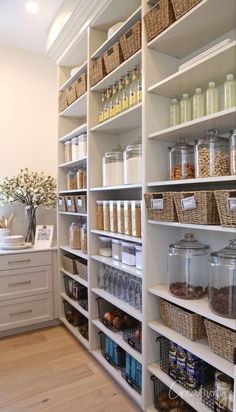 Desain Pantry Dapur, Organiser Cucina, Dream Pantry, Pantry Inspiration, Pantry Room, Desain Pantry, Organized Pantry, Pantry Organisation, Pantry Shelving