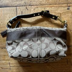 Super Cute Coach Handbag Perfect To Hold Everyday Items In Perfect Condition I Never Used It Nwot Gold Hardware Coach Handbags, Coach Bags, Bags Coach, Coach Handbag, Cute Purses, Everyday Items, Mini Bags, Hand Bags, Shopping List