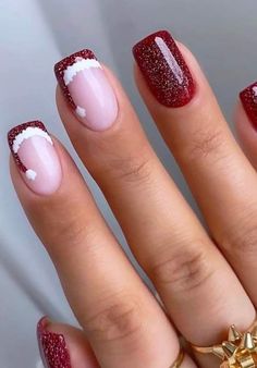 Round Nails Christmas Designs, Dip Nail Christmas Ideas, Xmas Nails Designs Simple Christmas, Gel Nail Designs Holiday, Dipped Nails Ideas Christmas, Nail Design Holiday, Short Nail Designs Winter Holidays, Crismas Nails Short, Christmas Gel Polish Nails