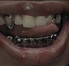 #grillz Makeup 2000s, Y2k Cybercore, Teeth Aesthetic, Diamond Teeth, Teeth Jewelry, Tooth Gem, 2000s Y2k