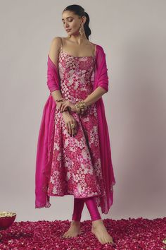 Haute Couture, Couture, Indian Dress With Dupatta, Trendy Suits Design, Styling Indian Outfits, Ethnic Anarkali Dresses, Dresses Out Of Sarees, Lehenga Dupatta Styling, Casual Floral Dress Outfit
