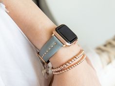 Gray Stud Band for the Apple Watch in Rose Gold Apple Watch Outfits Women, Apple Watch Style Women, Applewatch Fashion, Watch Outfit, Apple Watches For Women, Cute Apple Watch Bands, Apple Watch Bands Fashion, Watch Bracelets, Apple Watch Bands Women