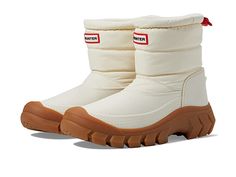 Hunter Intrepid Short Snow Boot - Women's Boots : White Willow/Gum : Note: Select your US size. Please be advised, the product and box will display UK, US and Euro sizing. For US sizing, both men's and women's sizing is displayed. Men's sizing is represented by M and women's sizing is represented by F. ; Stay comfortable all day long by wearing the Hunter Intrepid Short Snow Boot. Textile and synthetic upper. Textile and synthetic lining and insole. Cinch closure at the cuffs. Removable insole. Brown Rain Boots, Hunter Chelsea Boots, Womens Hunter Boots, Hunter Socks, Snow Boots Waterproof, Red Rain Boots, Tall Hunter Boots, Hunter Wellies, Wellies Rain Boots