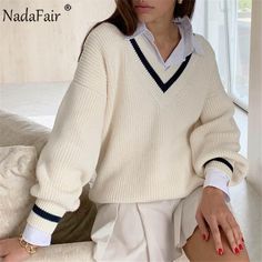 Preppy Winter Outfits, Preppy Sweater, Varsity Sweater, Pull Oversize, Casual Outwear, Winter Pullover, Estilo Preppy, Outwear Coat, Contrasting Trim