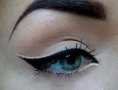 Top 10 Easy Eyeliner Tricks You Should Know … Eye Makeup Green Eyes, Gray Smokey Eye, Makeup Remover Diy, Maquillage Pin Up, Eye Makeup Green, Eye Makeup Remover Diy, Makeup Green Eyes, Makeup Ideas Smokey, Eye Makeup Guide