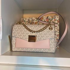 Original With Tags! Beautiful And Stylish Cute Girly Items, Purses And Handbags Affordable, Micheal Kors Crossbag Pink, Michael Kors Bag Pink, Preppy Purses, Baddie Purses, Purse For School, Ladies Purses Handbags, Pink Michael Kors Purse