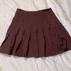 Brown Pleated Skirt - Never Worn - Zip Up Back - Size S Brown Skirt Pleated, Skirt Png, Autumn Skirt, Thrift Board, Brown Pleated Skirt, Clothes Skirts, Skirts Cute, Brown Mini Skirt, Cosas Aesthetic