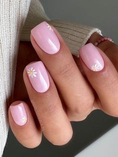 pale pink nails with simple daisy accents Nail Ideas With Dotting Tool, Pink Flower Nails, Simple Spring Nails, Natural Nail Designs, Pink Gel Nails, Short Gel Nails, Spring Acrylic Nails