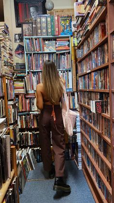 Library Photo Shoot, University Girl, Beautiful Library, Library Aesthetic, Lily Chee, Geeky Girls, Book Worm, Instagram Photo Inspiration, Instagram Inspo