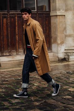 Street style à la Fashion Week homme automne-hiver 2018-2019 de Paris Street Style Fashion, Fashion Ideas For Men, Paris Vogue, Mens Fashion Smart, Dapper Style, La Fashion Week, Mens Fashion Week, Fashion Menswear