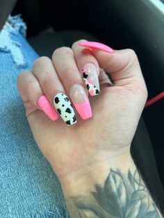 Pink 21st Birthday Nails, Nails Pink Cow Print, Pink Birthday Nail Designs, Hot Pink Cow Print Nails, Pink Cowprint Nails, Pink Cow Nails, Pink Cow Print Nails, Nashville Nails, 21st Birthday Nails