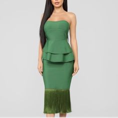 Boost Of Sweetness Bandage Dress Fashion-Nova Green/Olive Size- Small Never Worn Apple Green Dress, Flattering Maxi Dress, Guess Fashion, Dress Peplum, Strapless Denim Dress, Skort Dress, Classy Outfits For Women, Black Dress With Sleeves, Bandage Midi Dress