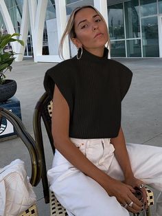 a woman is sitting on a chair outside Cap Sleeve Pattern, Cap Sleeve Sweater, Body Lingerie, Sleeveless Turtleneck Sweaters, Solid Color Sweater, Woolen Sweaters, Winter Chic, Elegante Casual, Sleeveless Turtleneck