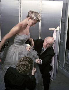 1953: Christian Dior at work. Dior Atelier, Voluminous Skirt, Jean Patou, Dior Collection, Fifties Fashion, Fashion 1950s