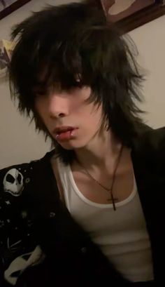 Male Haircuts Reference, Vkei Mullet Short, Guy Haircuts With Bangs, Cool Hair Men, Male Alt Hairstyles, Emo Guy Haircut, Masculine Haircut Long, Midwest Emo Haircut, Emo Punk Hair