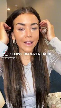 Bronzed Summer Makeup Look, No Makeup Glowy Look, Dewy Bronze Makeup Look, Sun Kissed Makeup Look Natural, Glowy Foundation Hack, Bronze Glow Makeup, How To Get A Glowy Makeup Look, How To Make Bronzing Drops At Home, Tan Glowy Makeup