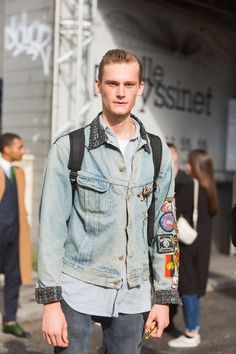 Style Vogue, Mood Indigo, Mens Street Style, Jean Jacket, Denim Button Up, Style Me, Button Up Shirts, Denim Jacket, Street Style