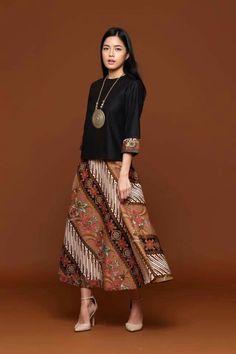 Batique Batik Muslim, Batik Blazer, Moda Over 50, Modern Filipiniana Dress, Batik Skirt