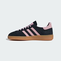 Black Adidas Shoes, Adidas Handball Spezial, Samba Shoes, Adidas Handball, Skor Sneakers, Shoes For School, Addidas Shoes, Handball Spezial, Preppy Shoes