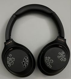 headphones with silver stickers Sony Wh 1000 Xm4 With Stickers, Sony Headphones Wh1000xm4 Black, Sony Xm4 Decoration, Sony Xm4 Stickers, Sony Wh 1000 Xm4 Decorated, Sony Headphones Aesthetic Stickers, Sony Headphones Wh1000xm4 Aesthetic, Headphones Sony Wh-1000xm4, Black Headphones With Stickers