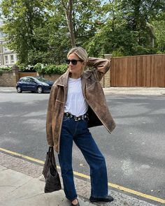 Autumn Outfits, Tube Top And Jeans, Long Leather Skirt, Distressed Leather Jacket, Simple Fall Outfits, Brown Leather Jacket, Trend Fashion, Fall Fashion Outfits, Denim Outfit