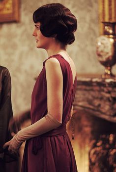 downton abbey 1920s dress I love the jewel that hangs down the back Tumblr, Downtown Abbey Fashion, Edwardian Fashion Dresses, Downton Abbey Costumes, Twenties Style, Downton Abbey Fashion, Downton Abby, 1910s Fashion, Michelle Dockery