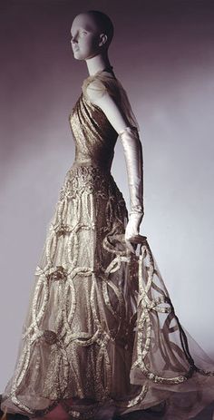 Evening dress Madeleine Vionnet (French, Chilleurs-aux-Bois 1876–1975 Paris) Date: 1938 Culture: French Medium: metal thread. Silver Dresses, Vintage Evening Gowns, 1930 Fashion, Net Skirt, Elsa Schiaparelli, 30s Fashion, Penny Dreadful, 20th Century Fashion