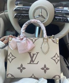 LV ONTHEGO Tote Monogram M45661 sneakeronline Pink, Louis Vuitton, Vuitton Bag, Louis Vuitton Bag, A Woman, Purse