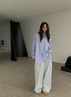 Modest Clothing, Work Modest Outfit, Mens Shirt Outfit Women, Norm Core Outfits, Japandi Fashion, Minimal Style Outfits, Hot Couture, Modest Women, Nye Fashion