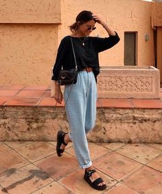 Bohol, Mode Poses, Comfy Jeans Outfit, Mama Jeans, Mode Ootd, Outfit Trends, Outfit Jeans, Look Vintage