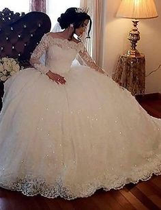 Prinzessin Ballkleid Hochzeitskleider Schulterfrei Boden-Länge Spitze Tüll Langarm Formal Romantisch luxuriös Glanz & Glamour mit Paillette Applikationen 2022 Princess Ball Gowns Wedding Dress, Cheap Wedding Dresses Online, Lace Ball Gowns, Princess Ball Gowns, Lace Bridal Gown, Ținută Casual, Formal Dresses For Weddings, Fall Wedding Dresses, Gowns With Sleeves