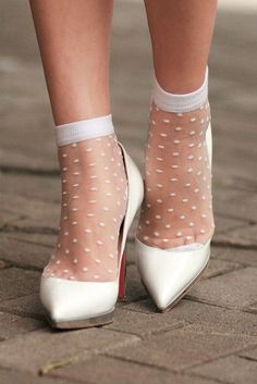 Shoes Heels Prom, Boho Shoes, Aesthetic Look, Fan Fiction, Mode Inspiration, Modern Fashion, White Shoes