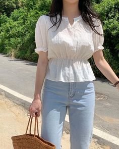 Simple Jeans Top Designs, Tops For Girls Stylish On Jeans, Westan Outfit, Cute Summer Tops Modest, Blouse Top Outfits, Casual College Outfits Summer Indian, Trendy Jeans Top Outfit, Kurti Outfit For College, Ootd For Short Girl