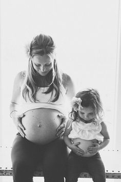 baby bumps Maternity Pictures, Maternity Photography Mom And Daughter, Mother Daughter Maternity, Vom Avea Un Copil, Pregnant Mother, Foto Tips, Family Maternity, Pregnancy Shoot