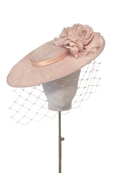 Classically elegant disc hat with flower and veil.‘Aurelia’ is a perfectly proportioned and flattering silhouette to see you through the summer season.From Weddings to the Royal Enclosure at Royal Ascot, a timeless style that is light and comfortable to wear.The soft wire headband discretely keeps the hat in place and is effortless to put on, with no risk of ‘hat hair’. --- Pinokpok base with silk flower and trim. Dye-to-Match Colour service offered for the style. Suzannah London, Hat With Veil, Royal Ascot Hats, Vintage Style Hat, Occasion Hats, Ascot Hats, Wire Headband, Elegant Hats, Millinery Hats