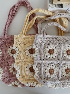 Daisy Bags, Crochet Mignon, Confection Au Crochet, Crochet Daisy, Crochet Handbags Patterns, Handbag Pattern, Fun Crochet Projects, Crochet Diy, Crochet Design