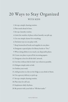 Does it feel impossible to stay organized with little kids? Check out these 20 little ways to stay organized when you have little kids. Organized Mom Hacks, Staying Organized At Home, Stay At Home Mom Budget, Stay At Home Mom Schedule Cleaning, Mom Organization Hacks, How To Be A Stay At Home Mom, How To Stay Organized At Home, Room Organization List