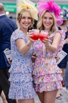 Hats, horses and a cool drink. There's nothing better than wearing your best during Derby week. #KentuckyDerby #style #hat #dress #fashion #style Kentucky Derby Outfit, Derby Outfits, Fun Drinks