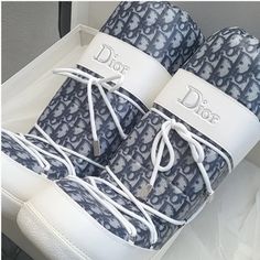 Blue With White Snow Boot. 100% Authentic. Dior Moon Boots, White Snow Boots, Green Rain Boots, Sneakerhead Room, Dior Boots, Christian Dior Shoes, Girls Trips, Pretty Shoes Sneakers, Earthy Outfits