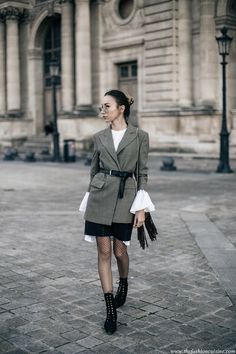 Fashion blogger Beatrice Gutu wearing Extreme bell sleeves with belted checked blazer and black mini skirt with fishnet tights fall trend 2016 during Paris Fashion Week Fishnet Trend, Beatrice Gutu, Skirt With Tights, Cold Fashion, Everyday Outfit Inspiration, Fall Trend, Checked Blazer, Moda Boho
