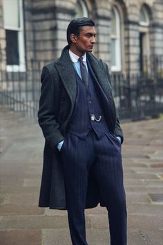 Ralph Lauren Fall 2022, Formal Casual Outfits, Formal Attire For Men, Gentleman's Club, British Style Men, Ralph Lauren Suits, Polo Suits, Ralph Lauren Fall, Oxford Brogues