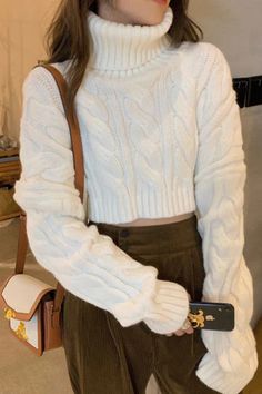 Solid Turtleneck Cropped Sweater – Nada Outfit Land Off White Turtleneck Outfit, Crop Sweater Outfits Hijab, White Crop Sweater Outfit, Crop Top Sweater Outfit, White Turtleneck Outfit, Cropped Sweater Outfit, White Crop Sweater, Turtleneck Sweater Outfit, Tan Outfit