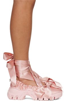 Pink Boccaccio II Aura Bows Ballerina Flats by Rombaut on Sale Haute Couture, Pink Outfit Accessories, Bows On Shoes, Ballet Slipper Outfits, Ballet Grunge, Pink Outfit Inspiration, Feminine Heels, Ballet Sneakers, Pink Runway