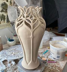 Beautiful Ceramics Pottery, Pottery Sculpting Ideas, Pottery Turning Ideas, Cool Ceramic Pieces, Ceramic Art Pieces, Ceramic Art Vase, Pottery Shapes Ideas, Vase Ceramic Design, Clay Work Ideas