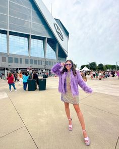 40 Show-Stopping Taylor Swift Eras Tour Outfits and Ideas Taylor Swift Eras Tour Concert, Eras Tour Concert, Lavender Outfit, Taylor Outfits, Lavender Haze